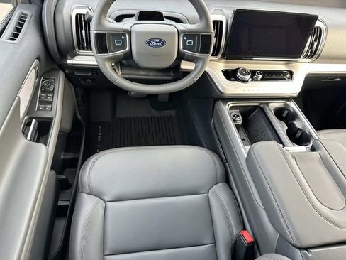 New 2025 Ford Expedition Active image 27