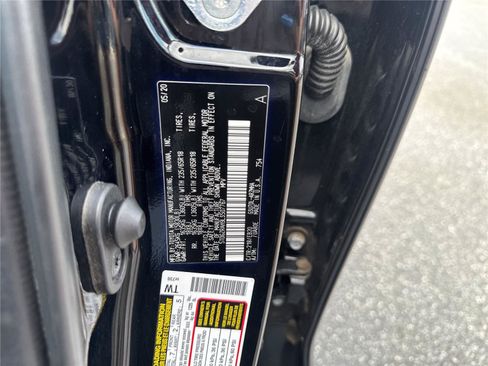Used 2020 Toyota Highlander XLE FWD image 42