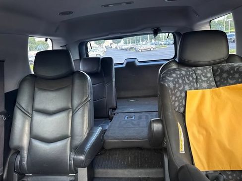Used 2020 Cadillac Escalade Premium Luxury w/ Escalade Sport Edition RWD image 16
