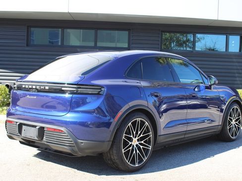 Used 2024 Porsche Macan 4 Electric image 7
