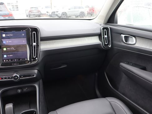Certified 2025 Volvo XC40 B5 Core image 13
