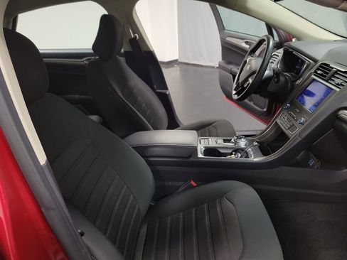 Used 2020 Ford Fusion SE FWD image 21
