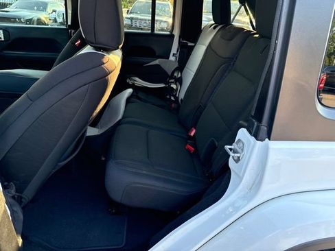 Used 2019 Jeep Wrangler Unlimited Sahara AWD/4WD image 6