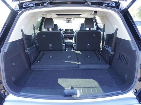 Certified 2025 Nissan Pathfinder SL w/ SL Premium Package image 8