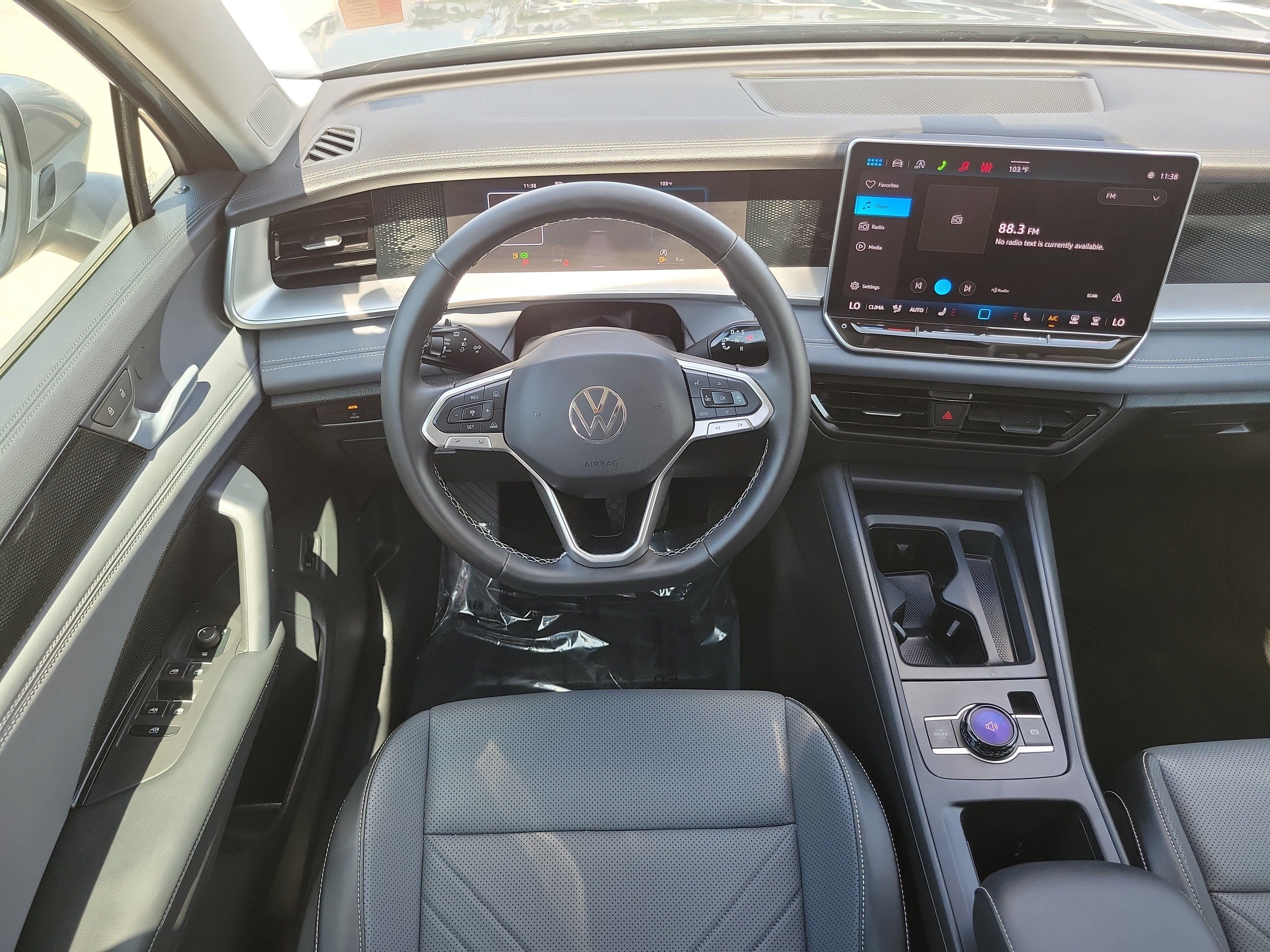 Used 2025 Volkswagen Tiguan SE FWD image 18