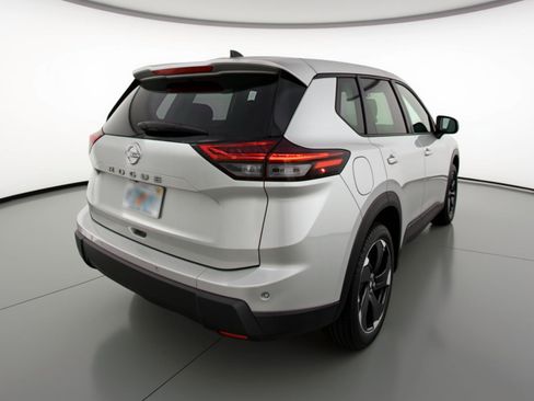 Used 2025 Nissan Rogue SV FWD image 9
