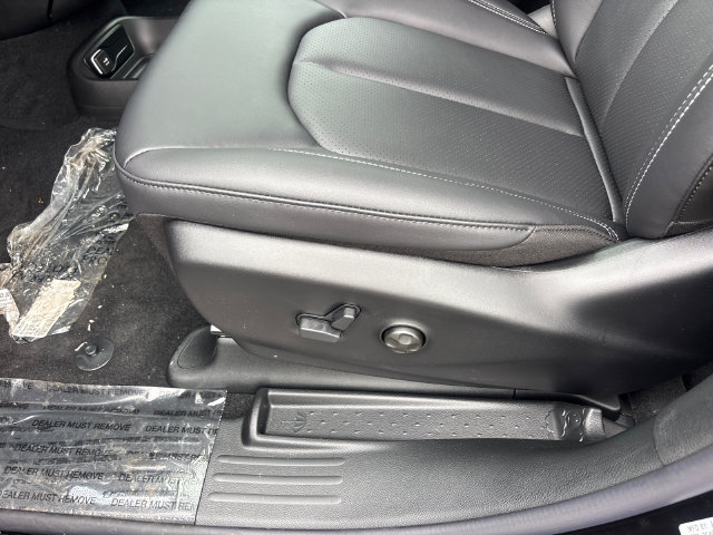 New 2027 Chrysler Pacifica Select w/ Family Tech Group FWD image 7