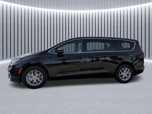 New 2026 Chrysler Pacifica Select image 15