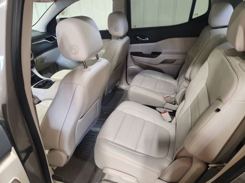 Used 2023 GMC Acadia Denali w/ Denali Technology Package image 13
