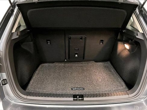 Used 2022 Volkswagen Taos SEL image 36