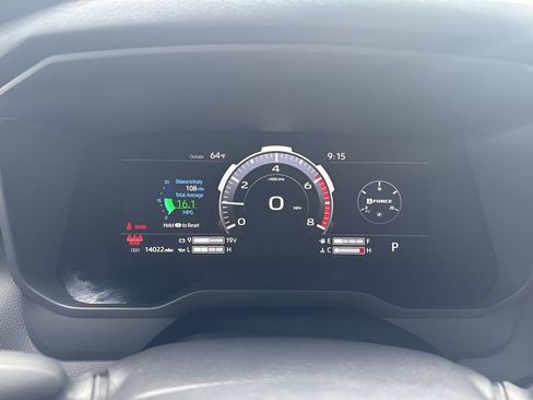 Used 2025 Toyota Tundra Limited AWD/4WD image 24
