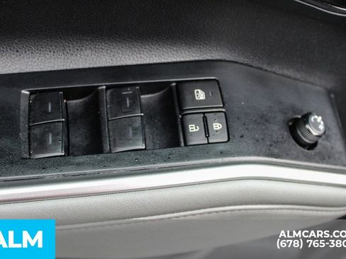 Used 2023 Toyota Highlander L image 39