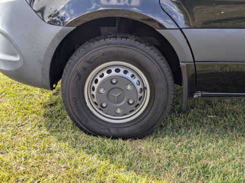 Used 2023 Mercedes-Benz Sprinter 3500 image 3