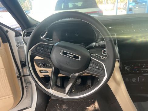 Used 2024 Jeep Grand Cherokee L Limited w/ Luxury Tech Group II image 9