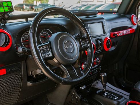 Used 2018 Jeep Wrangler Unlimited Rubicon AWD/4WD image 11