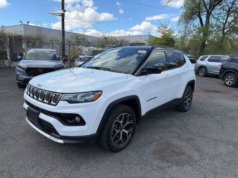 Used 2025 Jeep Compass Limited AWD/4WD image 2