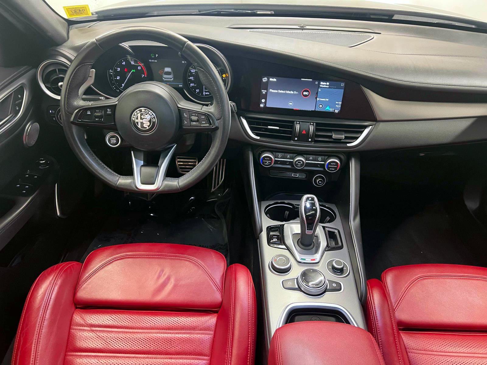 Used 2023 Alfa Romeo Giulia Veloce AWD/4WD image 2