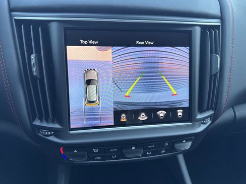 Used 2024 Maserati Levante GT Ultima image 19