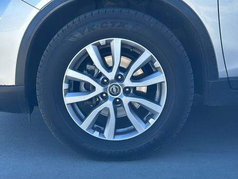 Used 2019 Nissan Rogue SV image 32