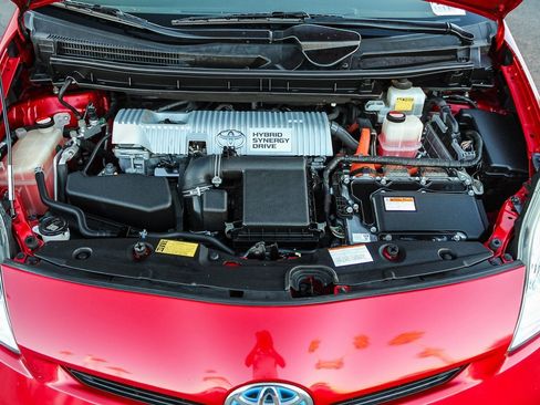 Used 2015 Toyota Prius Three image 29