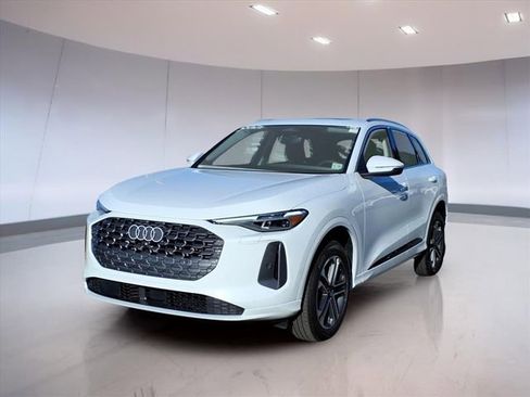 Used 2025 Audi Q5 Premium Plus w/ Premium Plus image 3