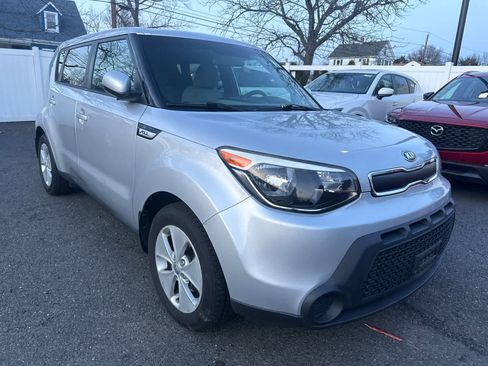 Used 2016 Kia Soul w/ Convenience Package image 2