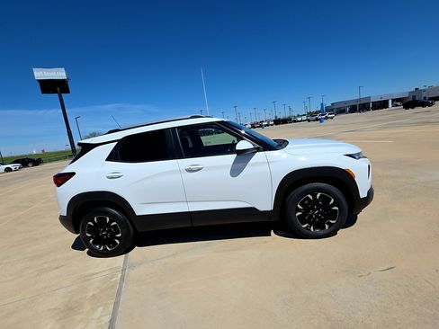 Used 2023 Chevrolet TrailBlazer LT w/ Convenience Package image 4