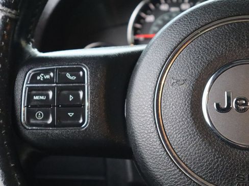 Used 2017 Jeep Wrangler Sport AWD/4WD image 13