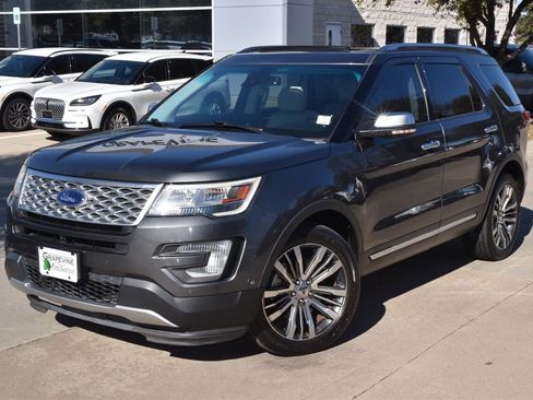 Used 2017 Ford Explorer Platinum image 41
