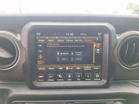 Used 2023 Jeep Gladiator Sport AWD/4WD image 17