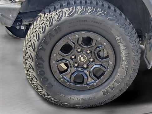 Used 2022 Ford Bronco Badlands image 9