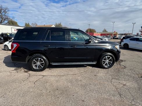 Used 2019 Ford Expedition XLT w/ Equipment Group 202A AWD/4WD image 4