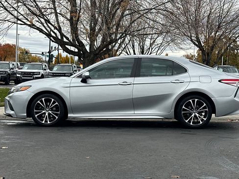Used 2020 Toyota Camry SE image 5