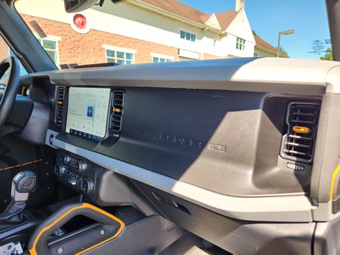 Used 2022 Ford Bronco Badlands image 17