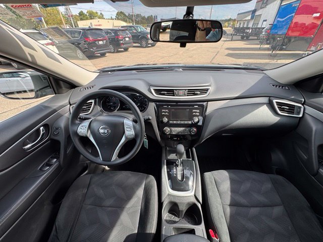 Used 2016 Nissan Rogue S AWD/4WD image 16