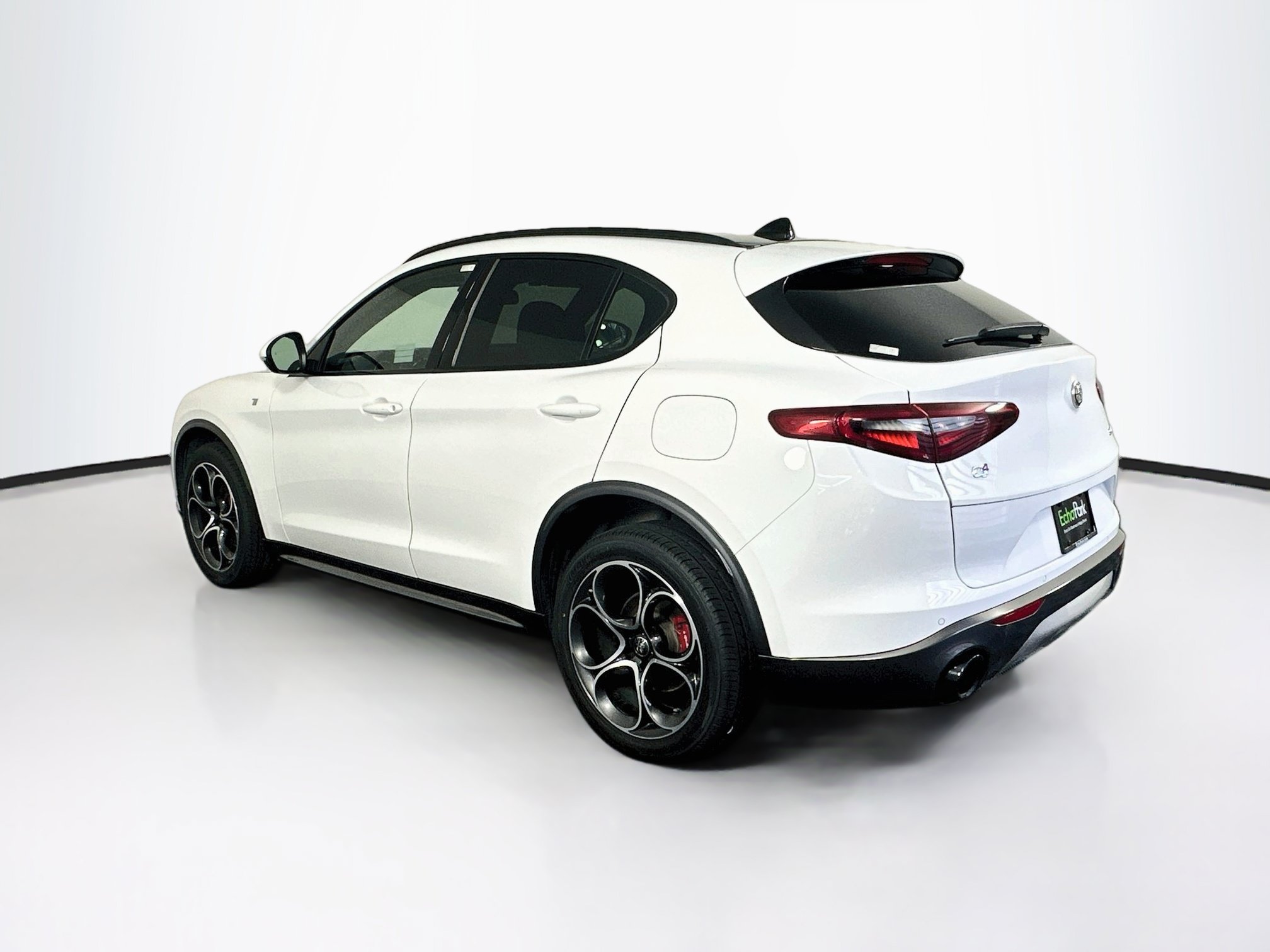 Used 2023 Alfa Romeo Stelvio Ti AWD/4WD image 5