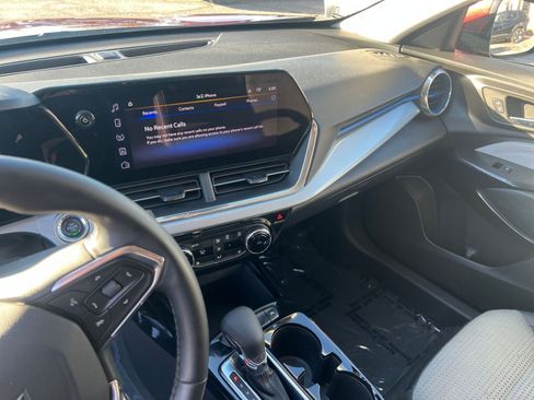 Used 2025 Chevrolet Trax LT w/ LT Convenience Package image 21