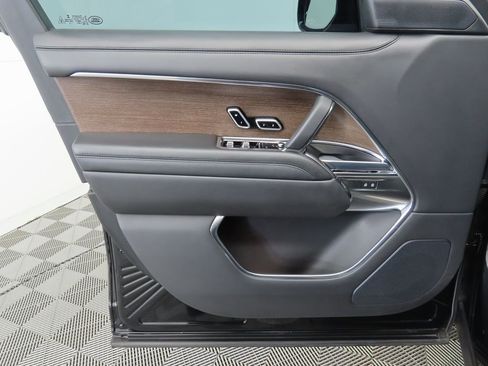 Used 2023 Land Rover Range Rover Long Wheelbase SE image 24