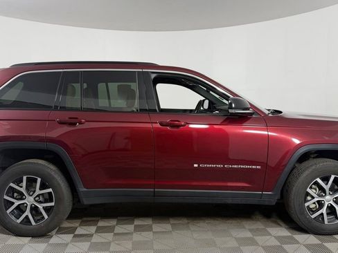 Used 2024 Jeep Grand Cherokee Limited AWD/4WD image 9