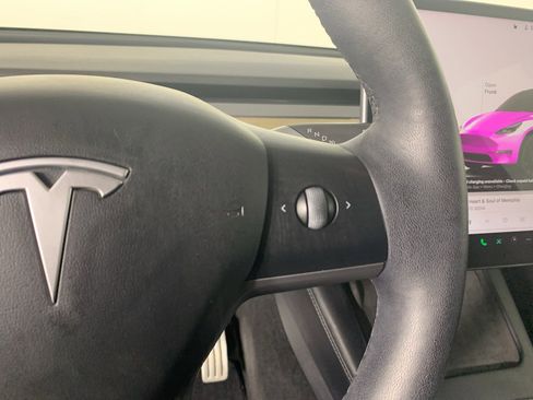 Used 2022 Tesla Model Y Performance image 20