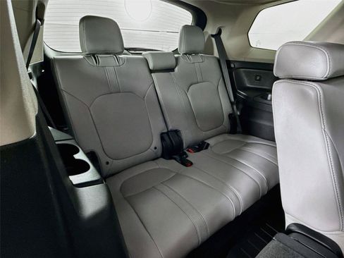 Used 2025 Honda Pilot EX-L image 27