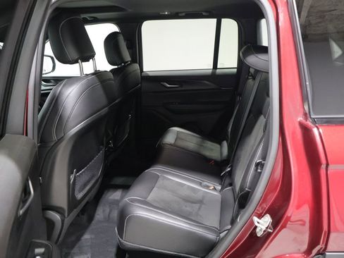 Used 2023 Jeep Grand Cherokee Altitude AWD/4WD image 18