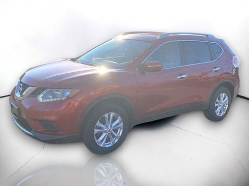 Used 2015 Nissan Rogue SV image 2