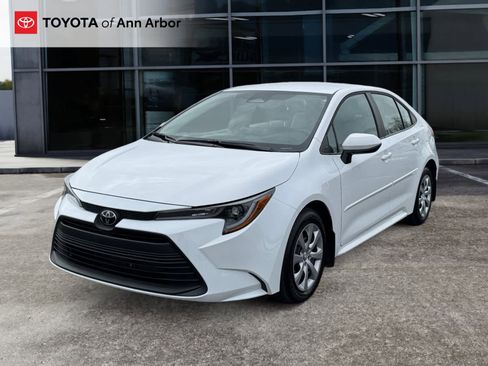 Used 2025 Toyota Corolla LE image 7