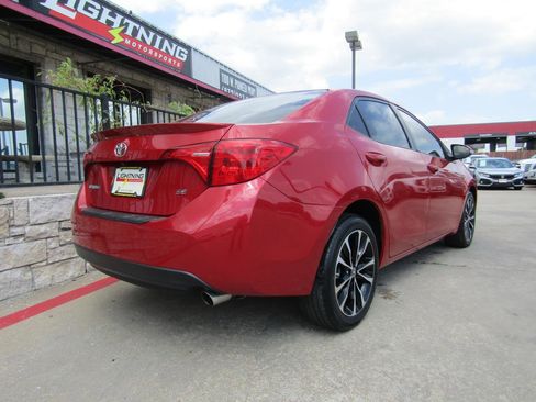 Used 2017 Toyota Corolla SE FWD image 4
