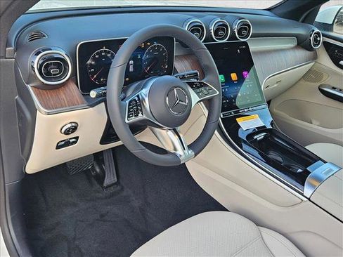 Used 2026 Mercedes-Benz GLC 300 image 9