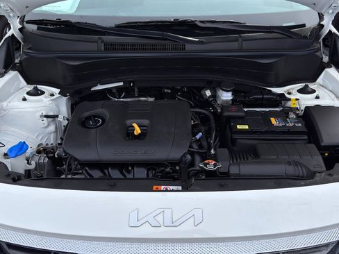 Used 2024 Kia Seltos LX AWD/4WD image 29