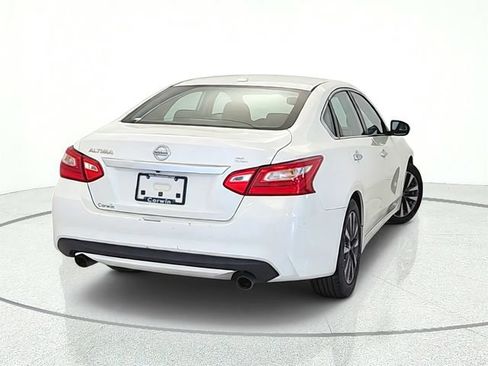 Used 2017 Nissan Altima 2.5 SL FWD image 5