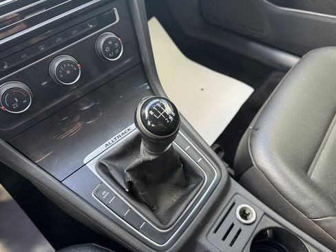 Used 2019 Volkswagen Golf Alltrack S AWD/4WD image 25