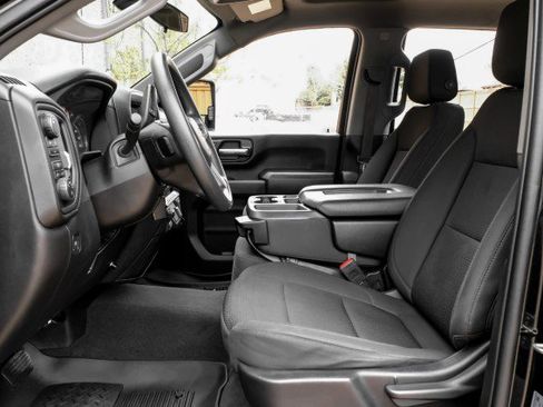 Used 2022 Chevrolet Silverado 2500 Custom w/ Custom Convenience Package image 3